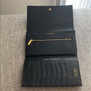 Cuyana Bags - Cuyana black travel wallet Cuyana Bags - Cuyana black travel wallet